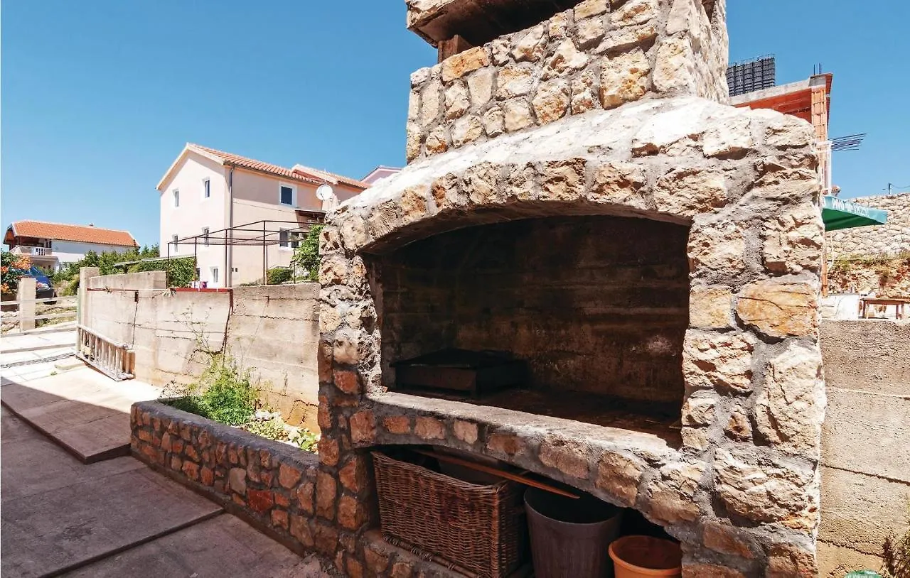 Cozy Apartment In Maslenica With Kitchen